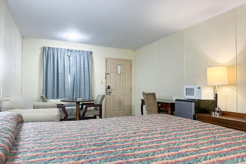 Louisville Inn by OYO Louisville Municipal Airport image