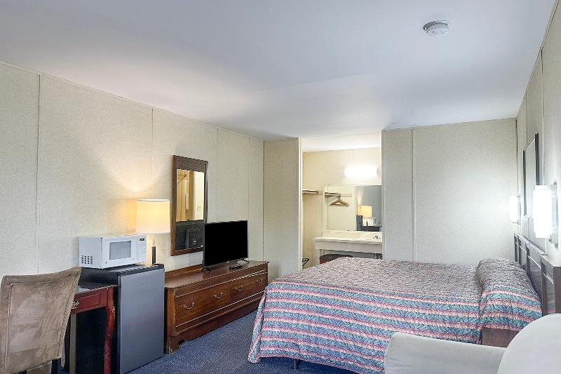 Louisville Inn by OYO Louisville Municipal Airport image