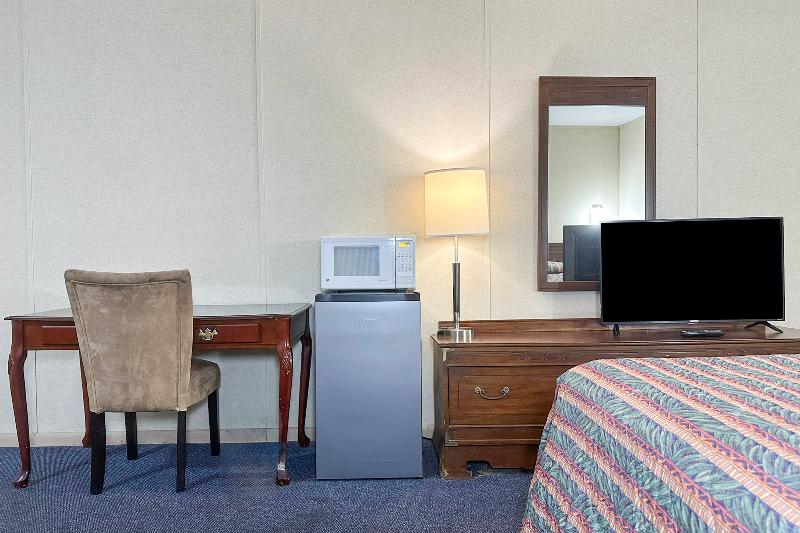 Louisville Inn by OYO Louisville Municipal Airport image