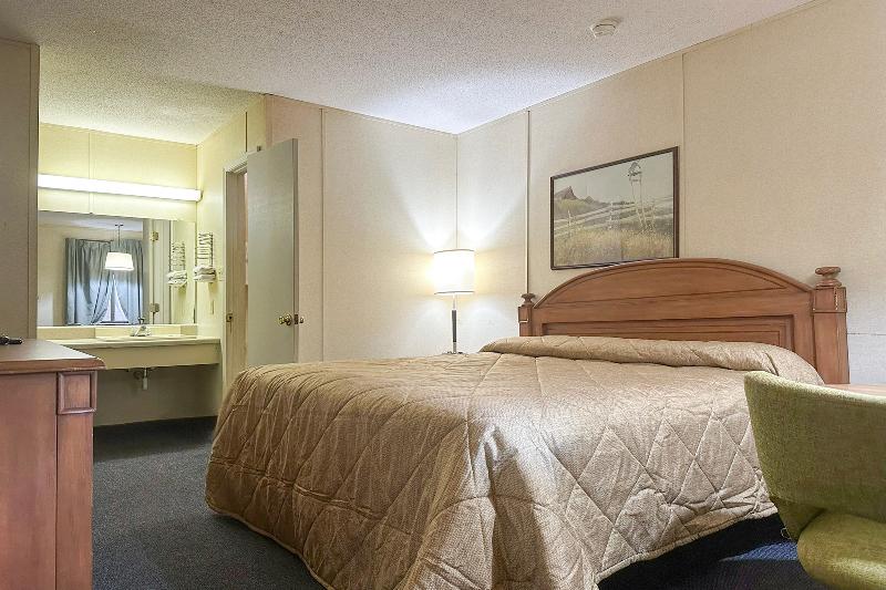 Louisville Inn by OYO Louisville Municipal Airport image