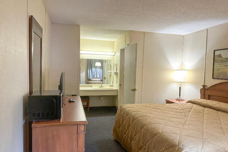 Louisville Inn by OYO Louisville Municipal Airport image