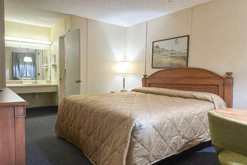 Louisville Inn by OYO Louisville Municipal Airport image