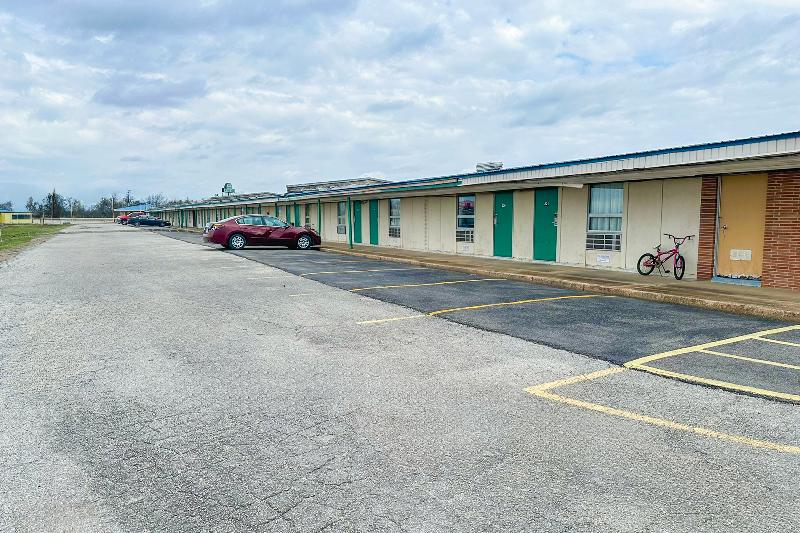 Shamrock Kings Inn By OYO Marked Tree I-555 image