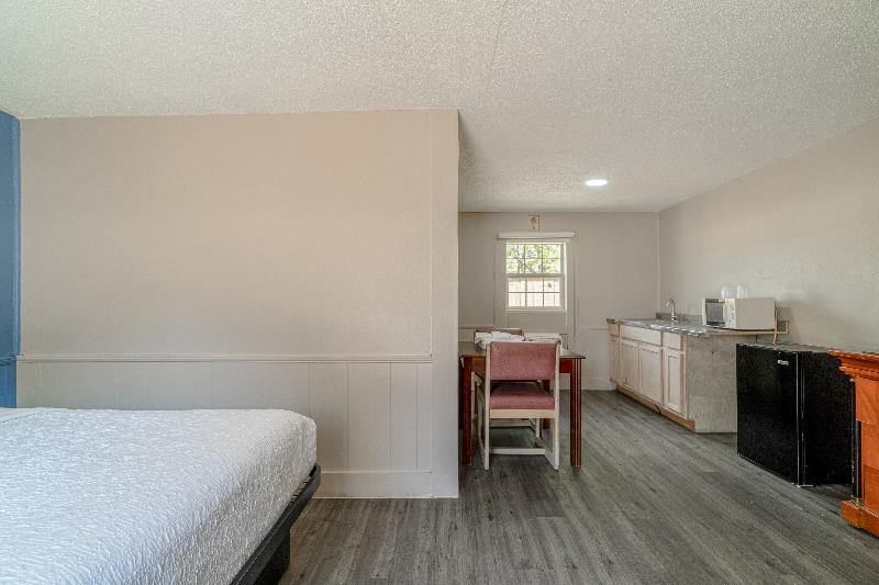 Cypress Inn Motel By OYO West Monroe I-20 image