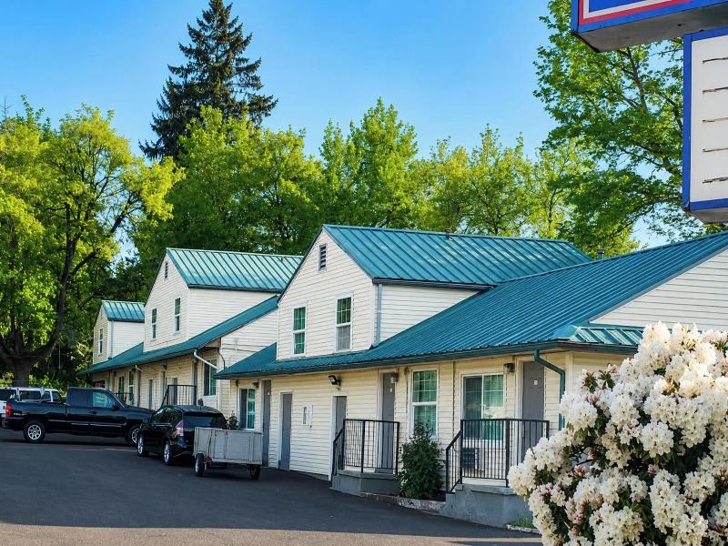 Budget Lodge by OYO Portland West image