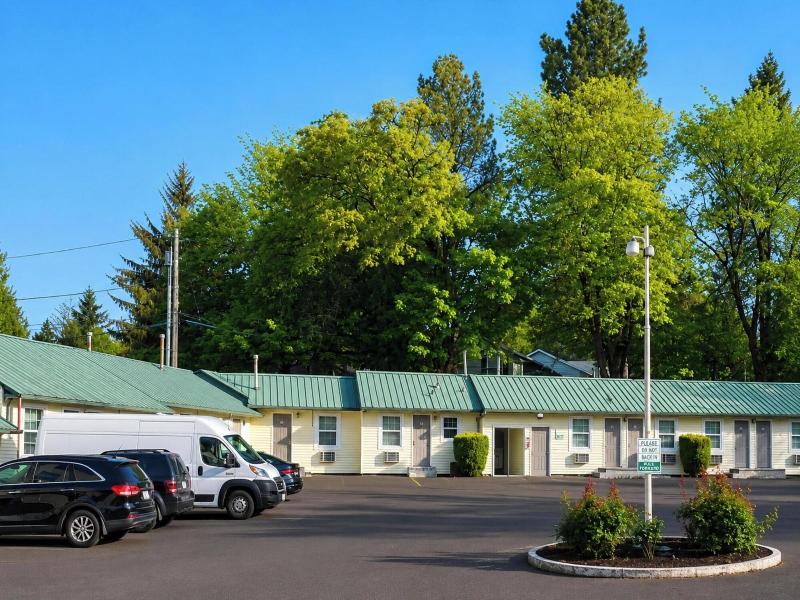 Budget Lodge by OYO Portland West image