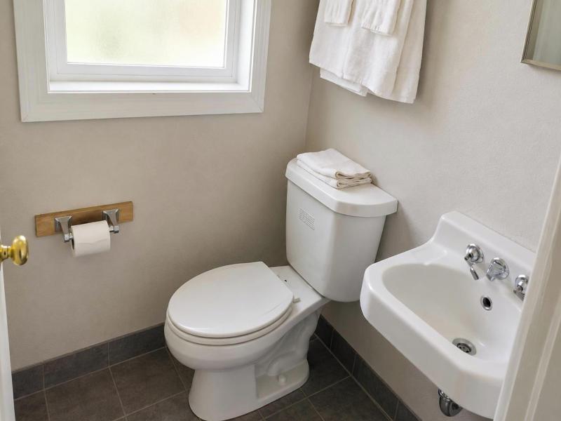 Budget Lodge by OYO Portland West image