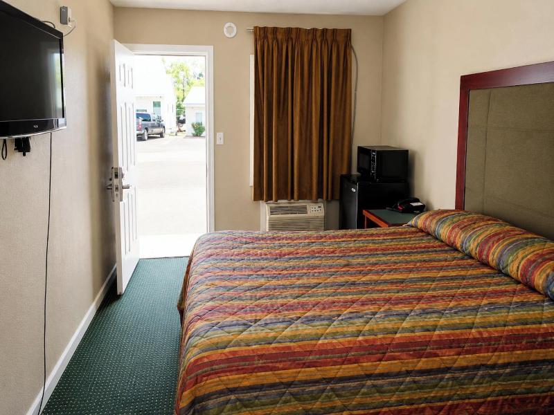 Budget Lodge by OYO Portland West image