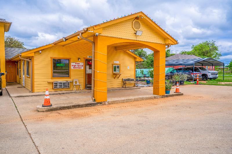 Regency Inn By OYO Rockdale TX image