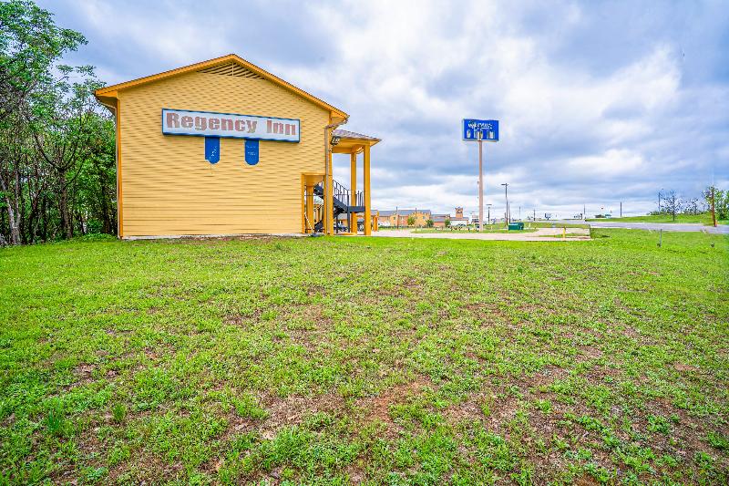 Regency Inn By OYO Rockdale TX image