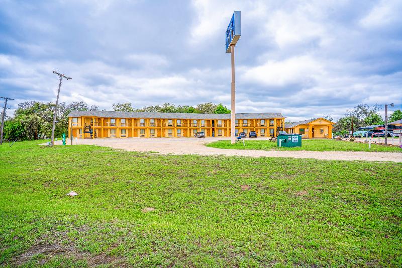Regency Inn By OYO Rockdale TX image