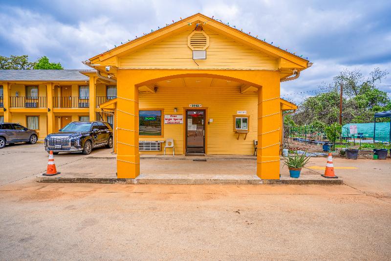 Regency Inn By OYO Rockdale TX image