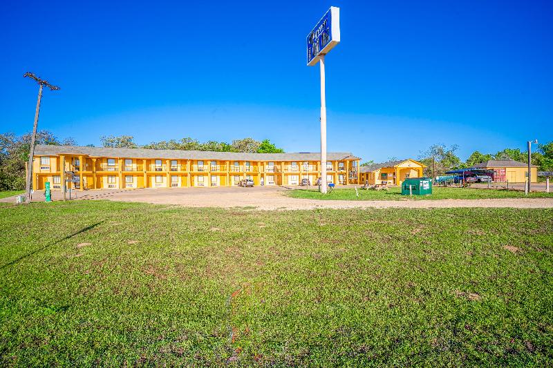Regency Inn By OYO Rockdale TX image