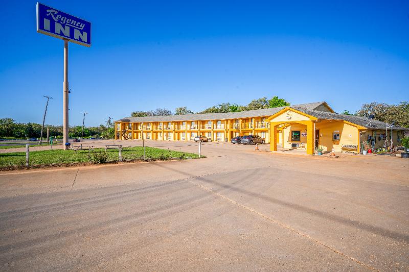 Regency Inn By OYO Rockdale TX image