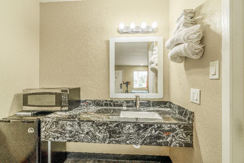 Regency Inn By OYO Rockdale TX image