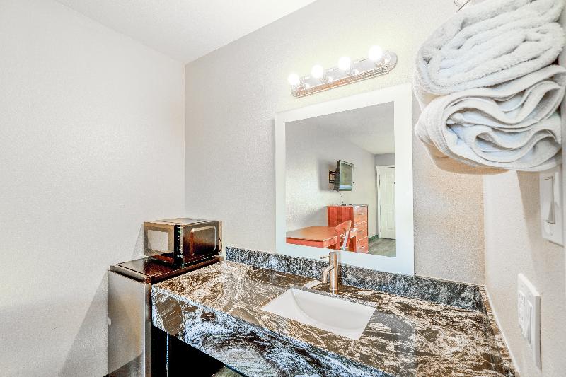 Regency Inn By OYO Rockdale TX image