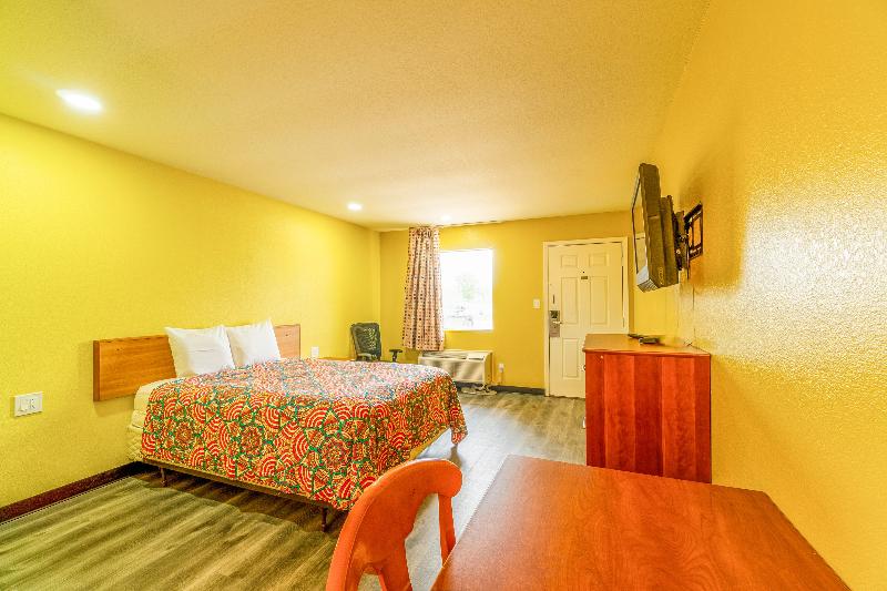 Regency Inn By OYO Rockdale TX image