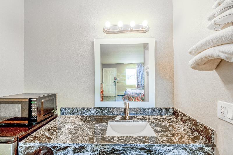 Regency Inn By OYO Rockdale TX image