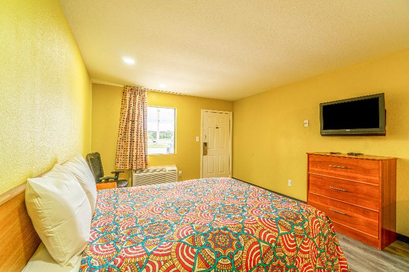 Regency Inn By OYO Rockdale TX image