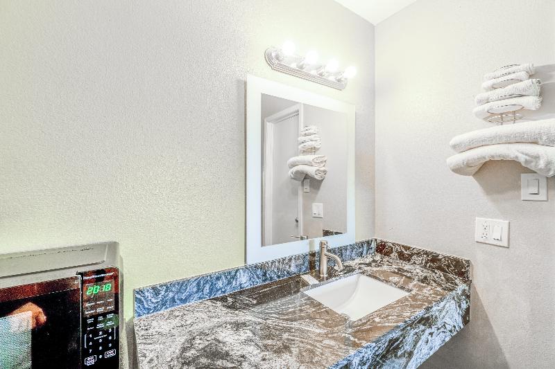 Regency Inn By OYO Rockdale TX image