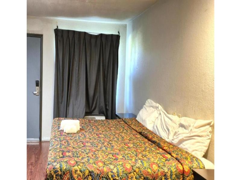 Deluxe Inn Motel By OYO Grand Prairie I-30 image