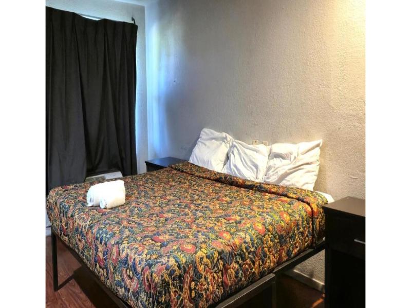 Deluxe Inn Motel By OYO Grand Prairie I-30 image