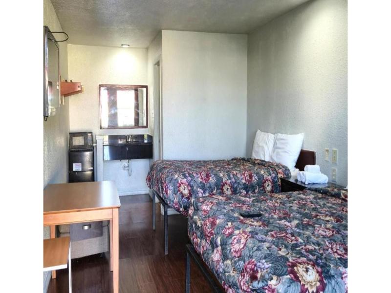 Deluxe Inn Motel By OYO Grand Prairie I-30 image