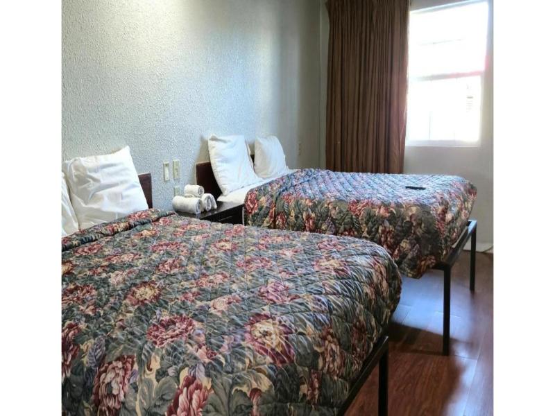 Deluxe Inn Motel By OYO Grand Prairie I-30 image