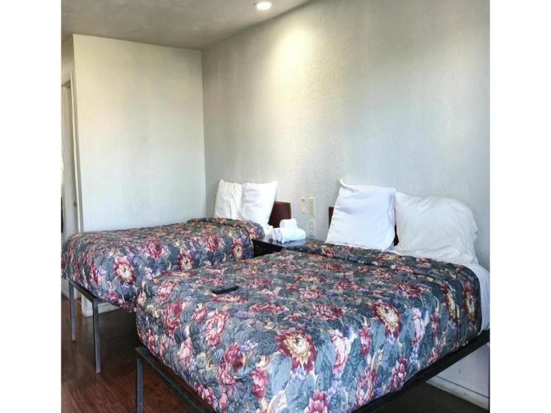 Deluxe Inn Motel By OYO Grand Prairie I-30 image