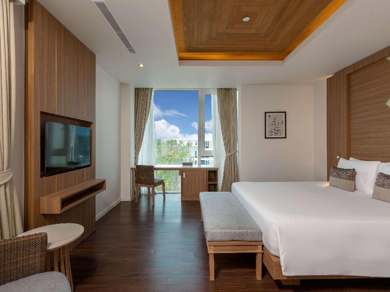 Splash Beach Resort, Maikhao Phuket image