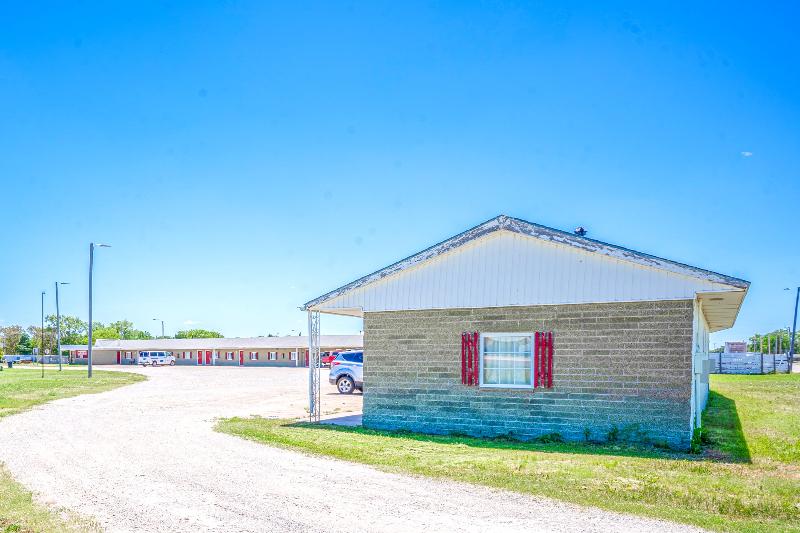 Green Acre Motel by OYO Near Rush County Airport image