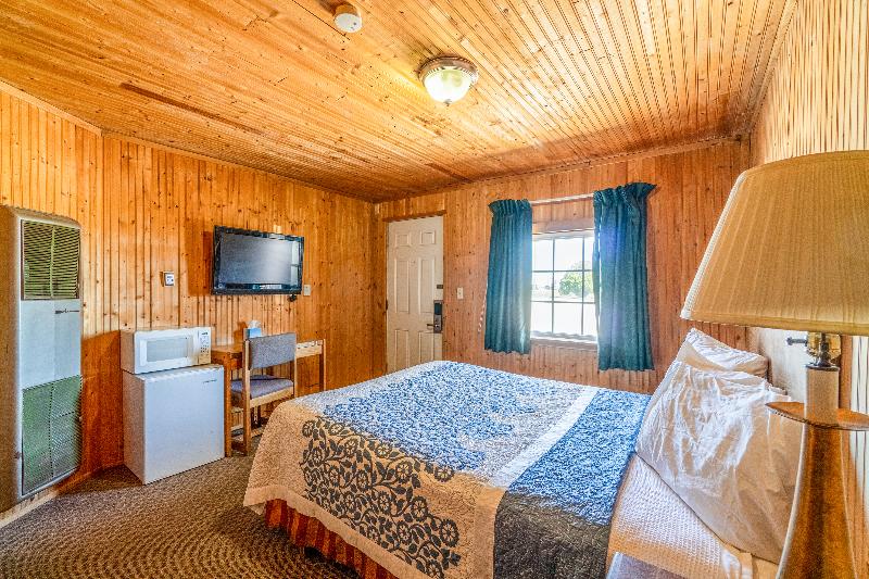 Green Acre Motel by OYO Near Rush County Airport image