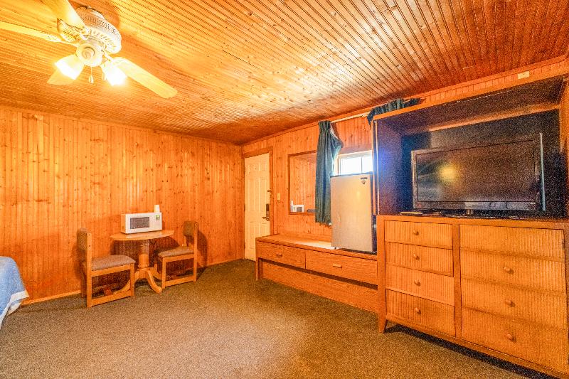 Green Acre Motel by OYO Near Rush County Airport image