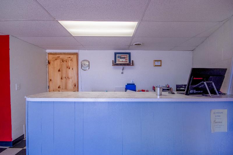 OYO Crossroads Inn image 5