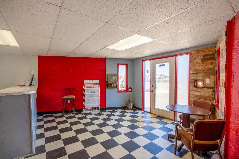 OYO Crossroads Inn image 8