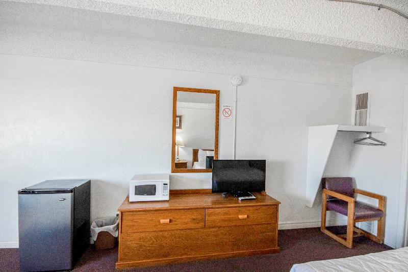 OYO Crossroads Inn image