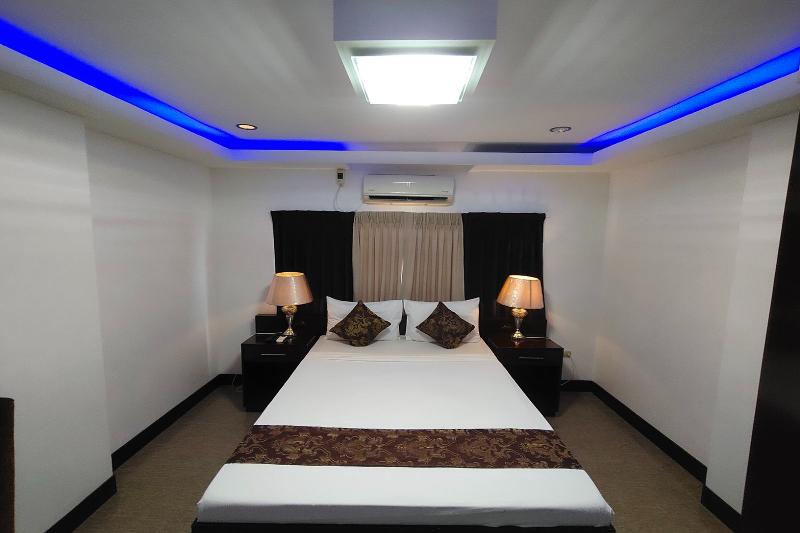 Bergamo Hotel Lingayen image