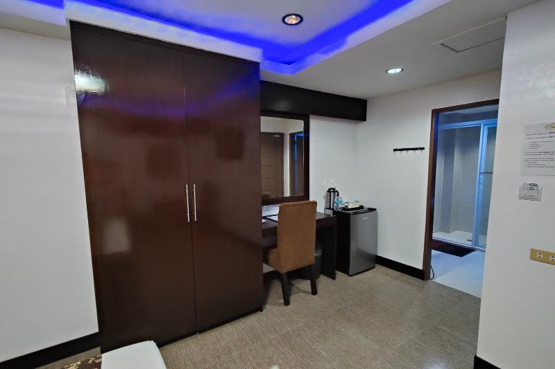 Bergamo Hotel Lingayen image