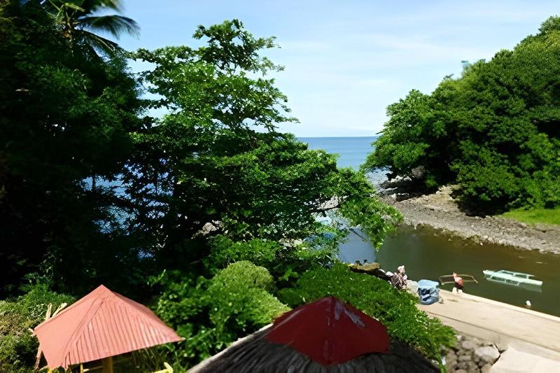 D & A Seaside Cottages image