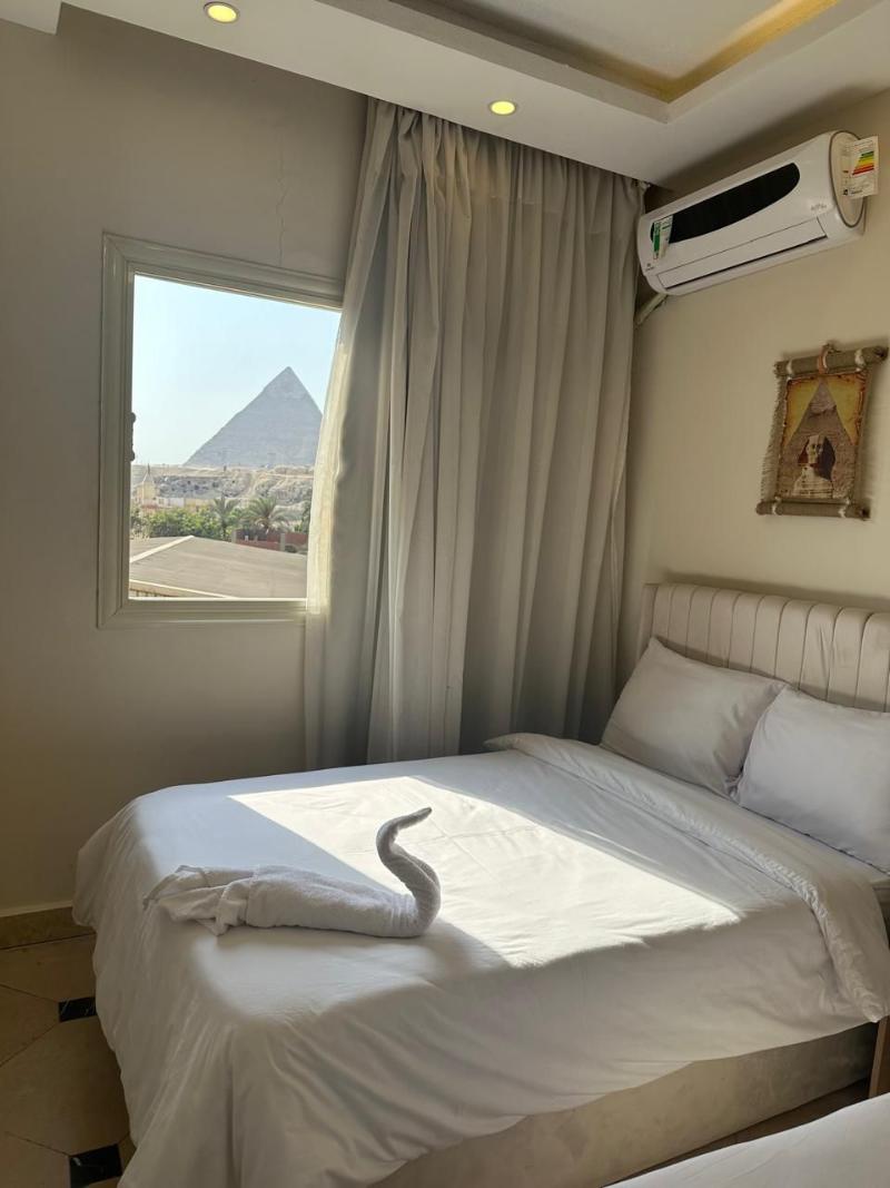 Pyramids Era View - Image 1