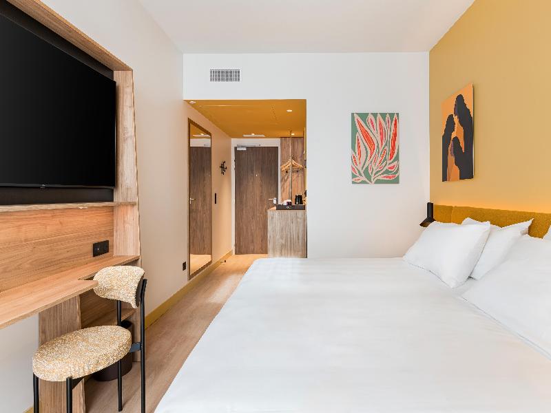 Hampton by Hilton Bordeaux Merignac Airport image
