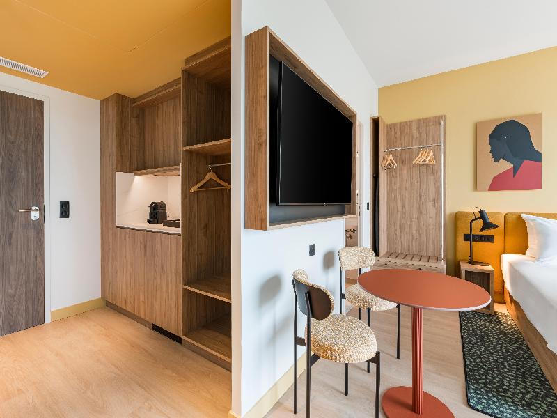 Hampton by Hilton Bordeaux Merignac Airport image