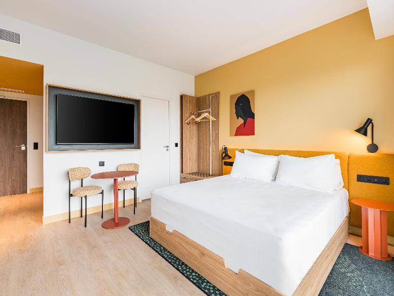 Hampton by Hilton Bordeaux Merignac Airport image