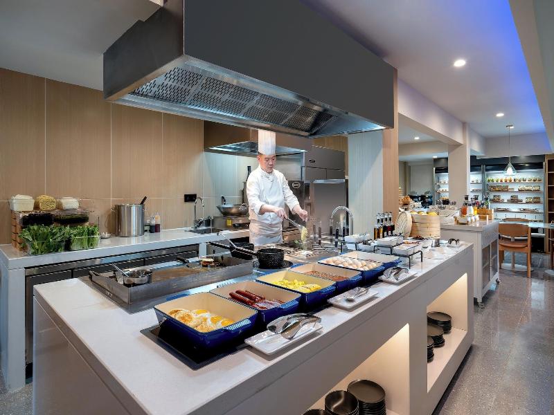 CYBO Station SSAW Shangpin Hotel Luohu Shenzhen image