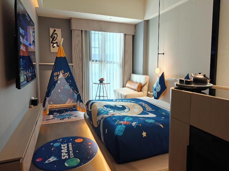 CYBO Station SSAW Shangpin Hotel Luohu Shenzhen image