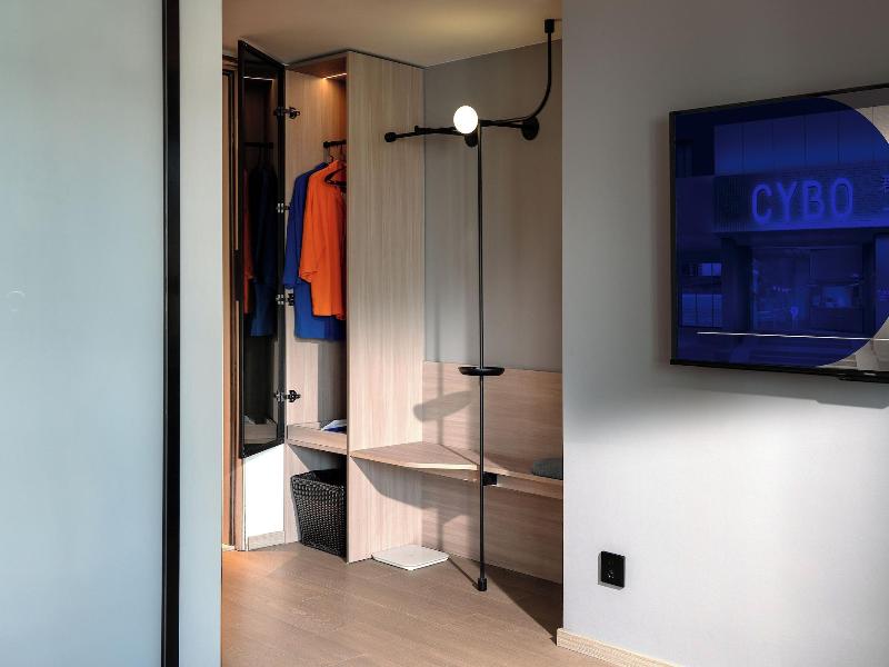 CYBO Station SSAW Shangpin Hotel Luohu Shenzhen image