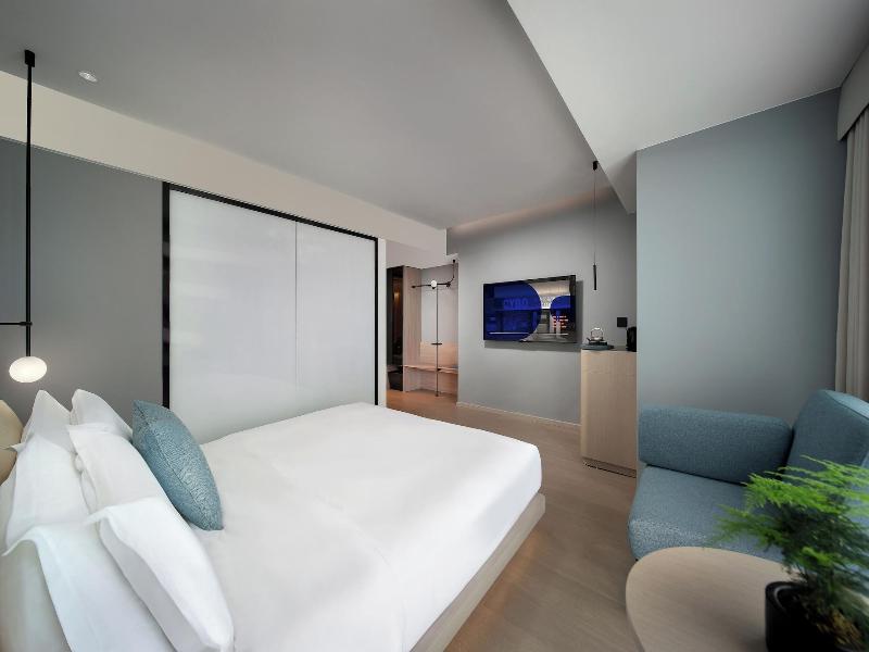 CYBO Station SSAW Shangpin Hotel Luohu Shenzhen image