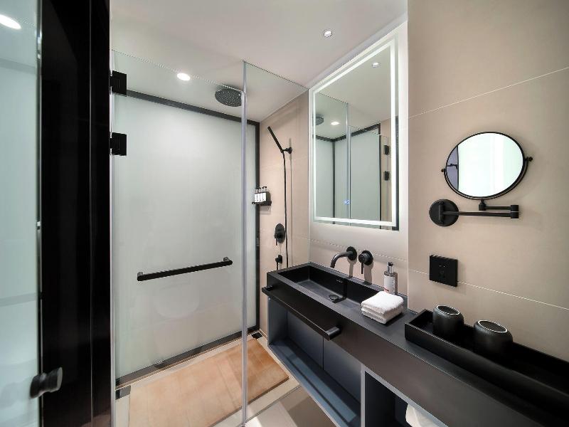 CYBO Station SSAW Shangpin Hotel Luohu Shenzhen image