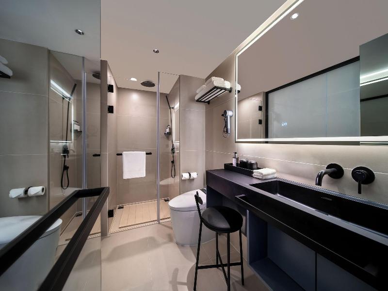 CYBO Station SSAW Shangpin Hotel Luohu Shenzhen image