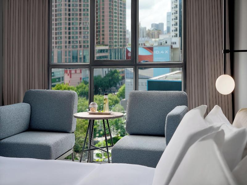 CYBO Station SSAW Shangpin Hotel Luohu Shenzhen image